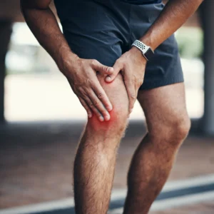 holding-his-knee-pain.