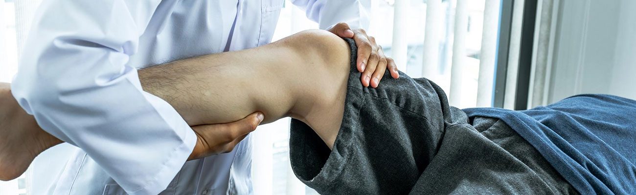 EEZALIGN posture experts treating knee pain in Gurugram